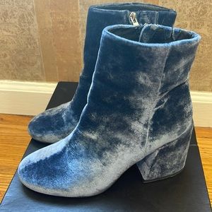 Kenneth Cole Size 6 Indigo Blue Velvet Bootie